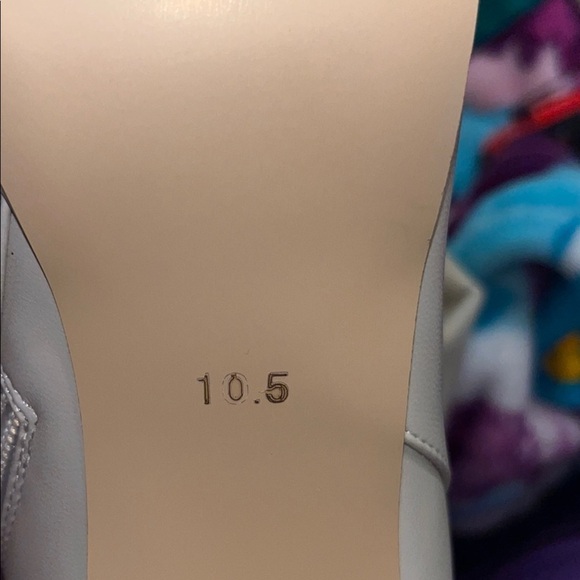 🆕 Cream Heeled Boots with Glossy Finish size 10.5 - Picture 10 of 11